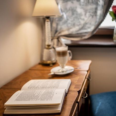 Hotel Grodek Cracovia Esterno foto A book on a table