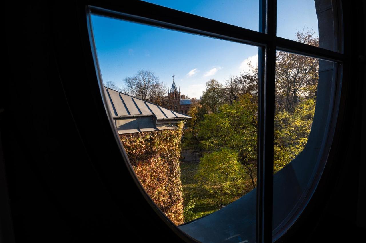 Hotel Grodek Cracovia Esterno foto View from the window of the house of the German ambassador to the United States, Richard Grenell, to the German embassy in Washington, D.C.