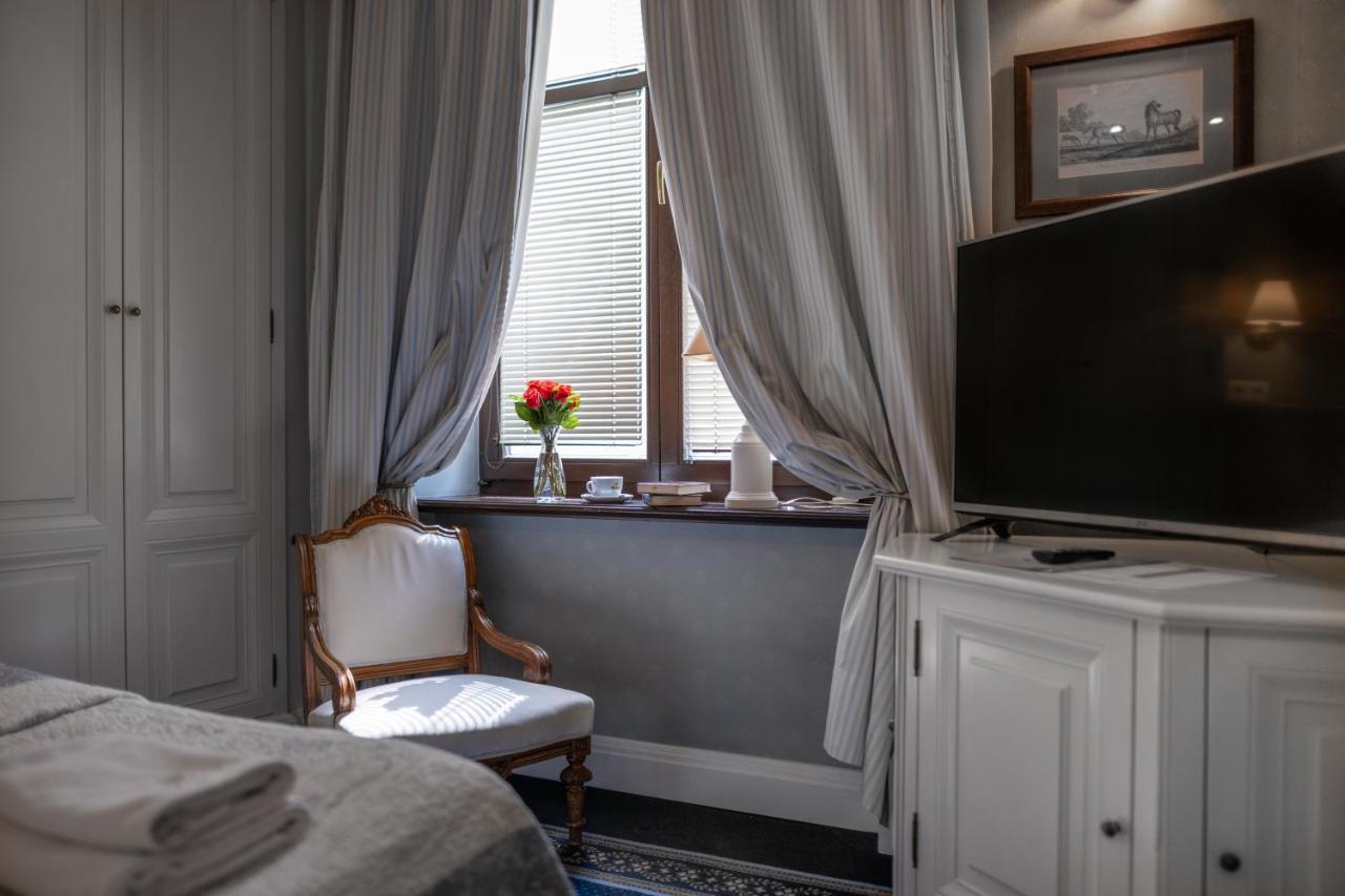 Hotel Grodek Cracovia Esterno foto A room at the hotel