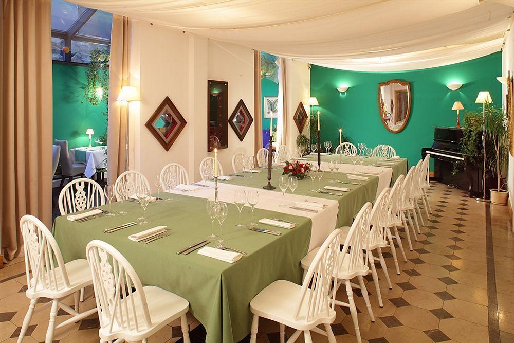 Hotel Grodek Cracovia Esterno foto Restaurant in the hotel