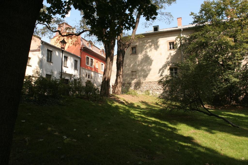 Hotel Grodek Cracovia Esterno foto The castle of the ducal family of Saxe-Coburg and Gotha