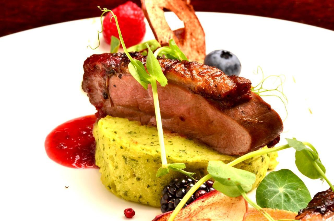 Hotel Grodek Cracovia Esterno foto A duck confit dish