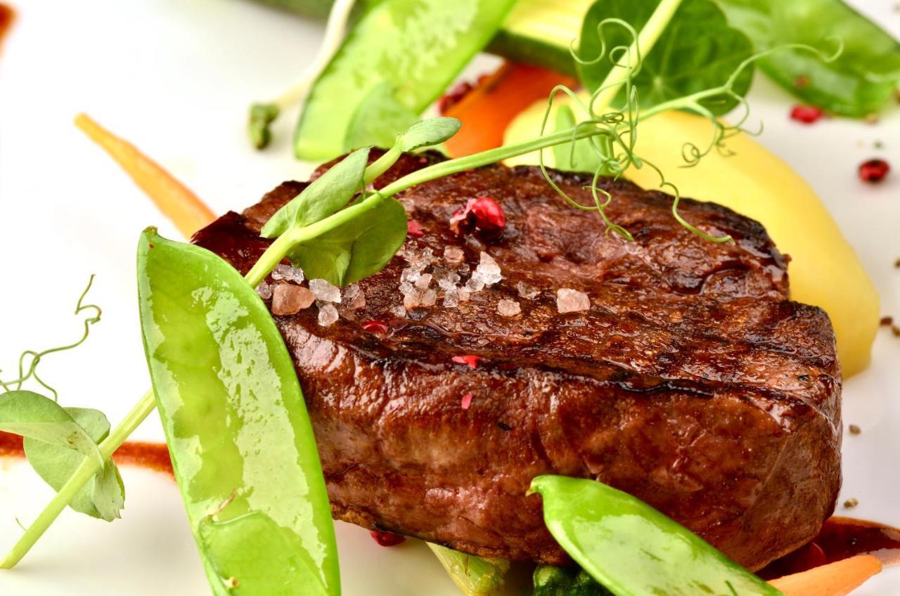 Hotel Grodek Cracovia Esterno foto A steak
